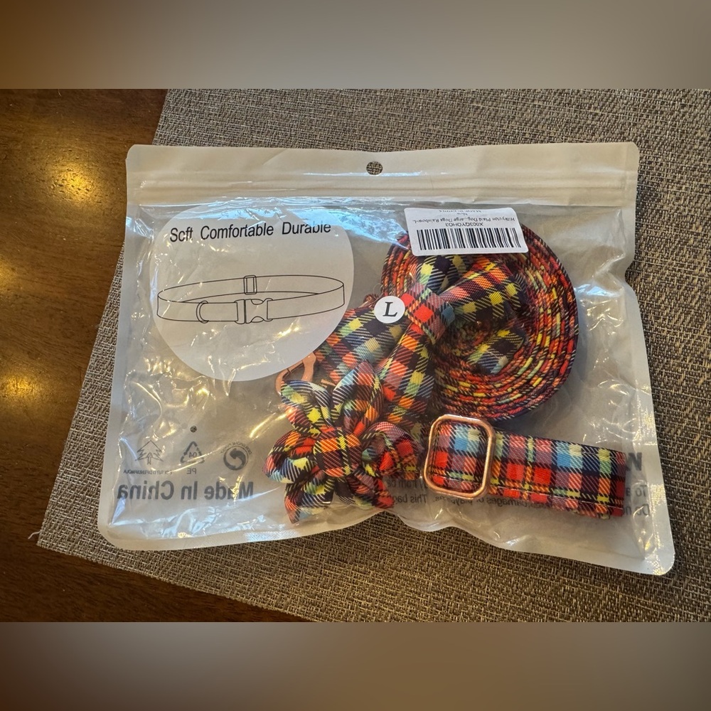 NWT Plaid‎ bow tie collar and leash dog size large - Picture 2 of 3